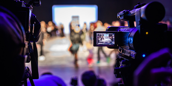 Netflix Produces In-House and ESPN Plans Streaming Service, What's Going on in the Broadcasting Industry?