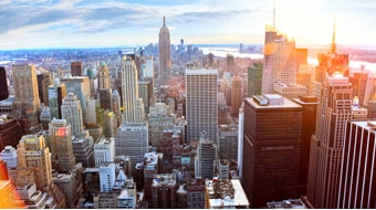 Vista aérea de los edificios de la ciudad de Nueva York vendidos con el software chetu crm